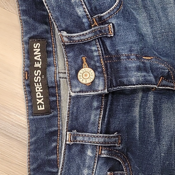 Express Jean Short - Picture 3 of 4